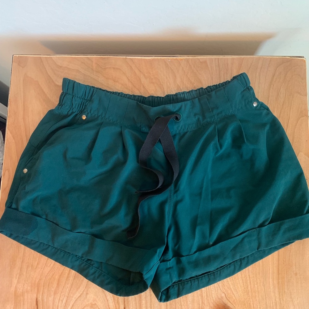 Lululemon Spring Break Away short